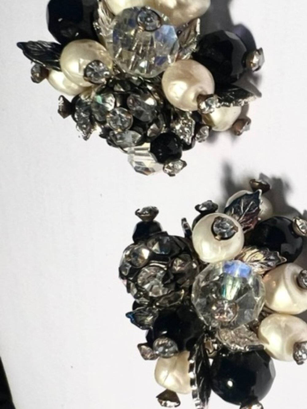 Signed Vendôme 1950s RhinestoneClusterEarrings-BlackBeads,Pearls& AuroraBorealis